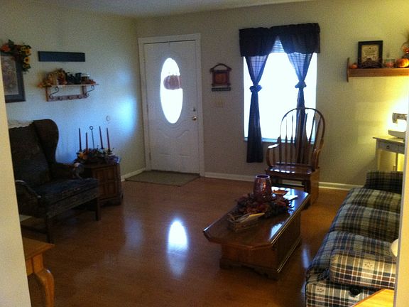 3rd image of 252 Oakdale Ave