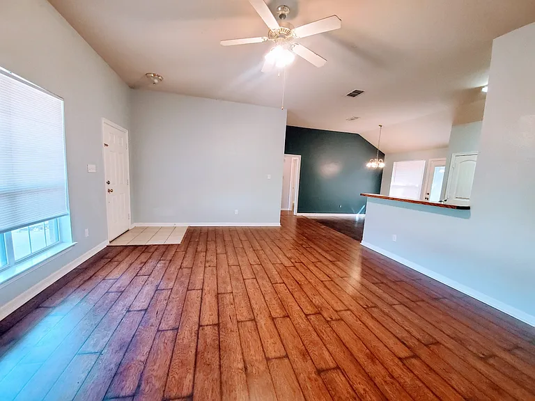 5866 Palo Pinto Dr — Photo 4