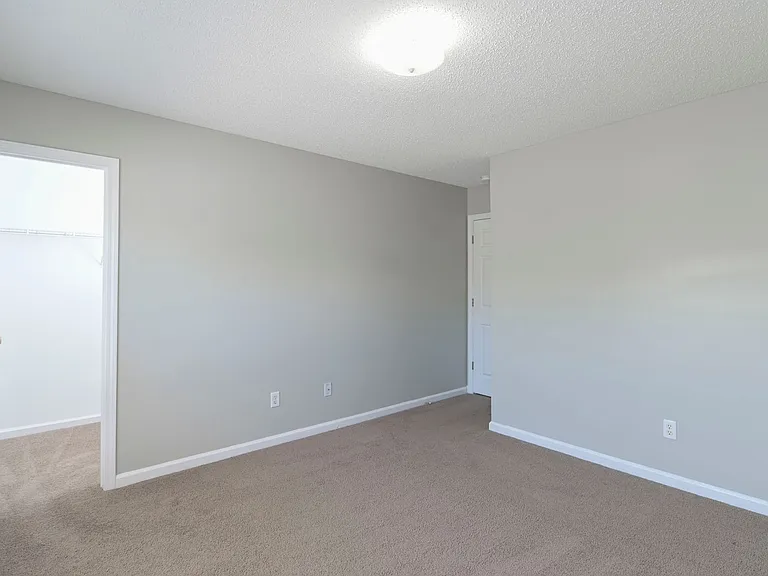 141 Wigmore Ln — Photo 28