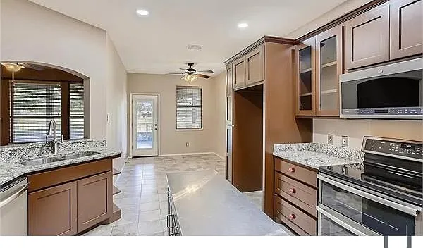 4 bed, 2385 sqft, $3,500 — Photo 2