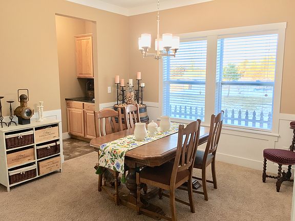 Dining Room- Views of garden