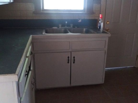 3rd image of 211/213 Montrose St
