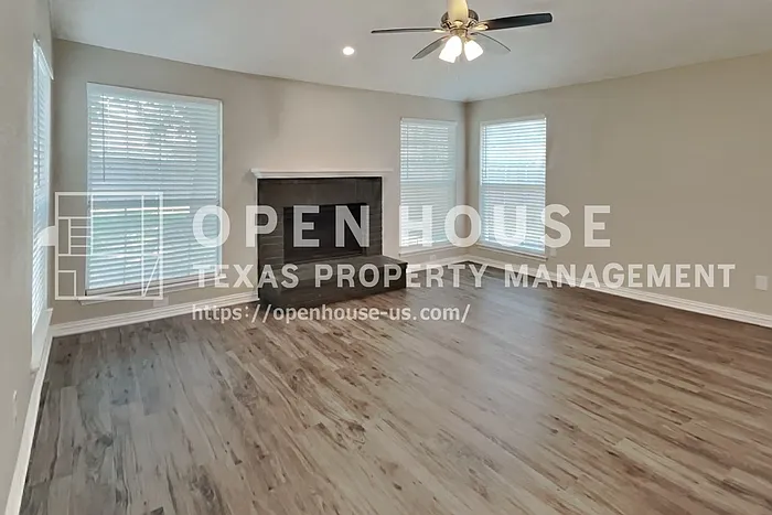 2222 Edinburgh St — Photo 4