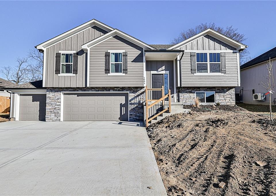 1st image of 1006 NW Crestwood Dr