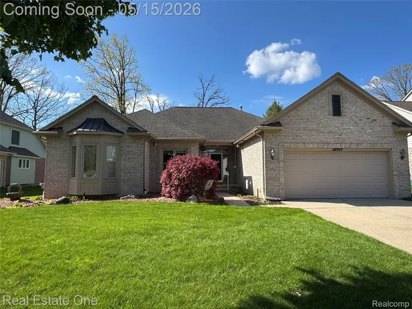 1668 S Shore Dr, Rochester Hills, MI 48307