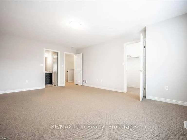 135 Acacia Rd — Photo 13