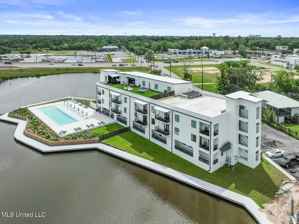 1302 Magnolia St #107, Gulfport, MS 39507