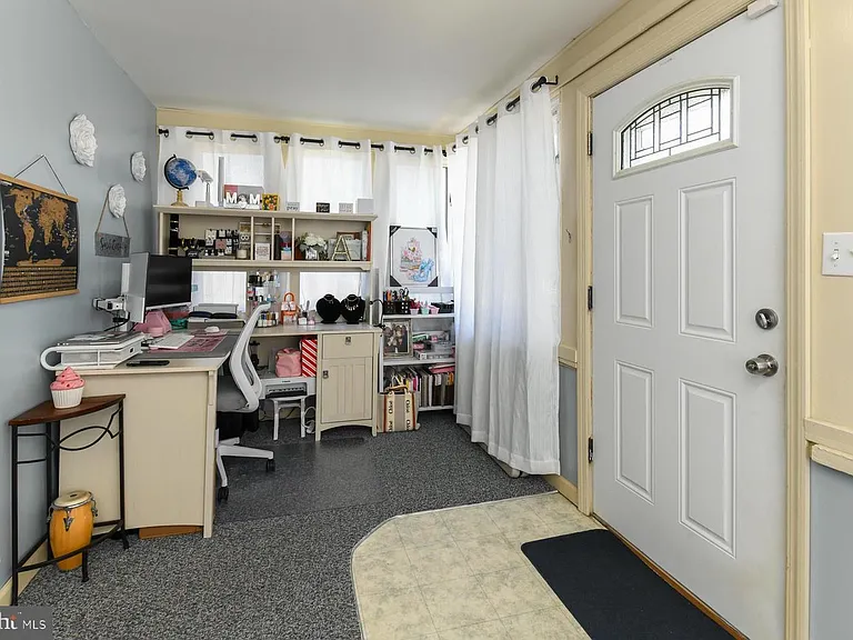 322 W Washington St — Photo 6