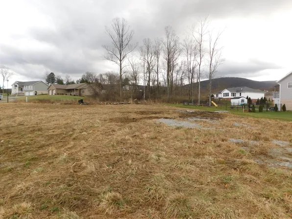 33 Willow Way, Uniontown, PA 15401