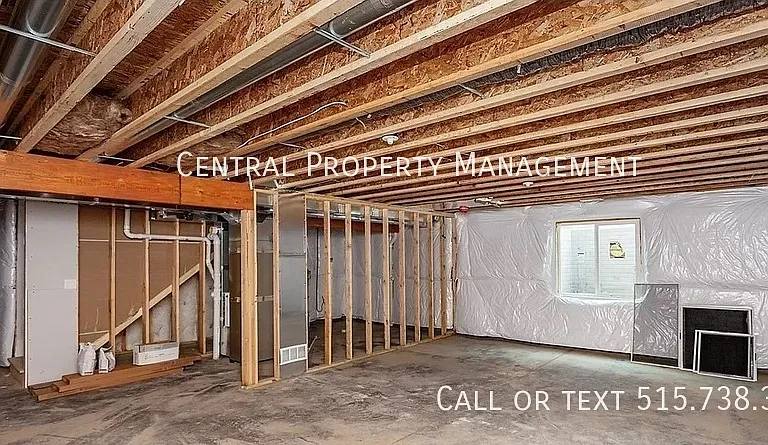 635 NW Williamsburg Ln — Photo 30