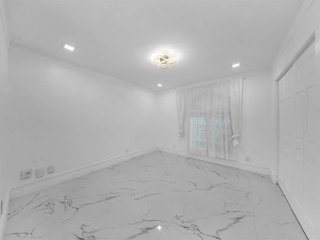 3 bed, 2068 sqft, $4,900 — Photo 4