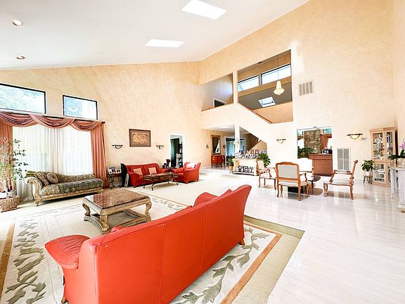 4th image of 1 Heritage Ct