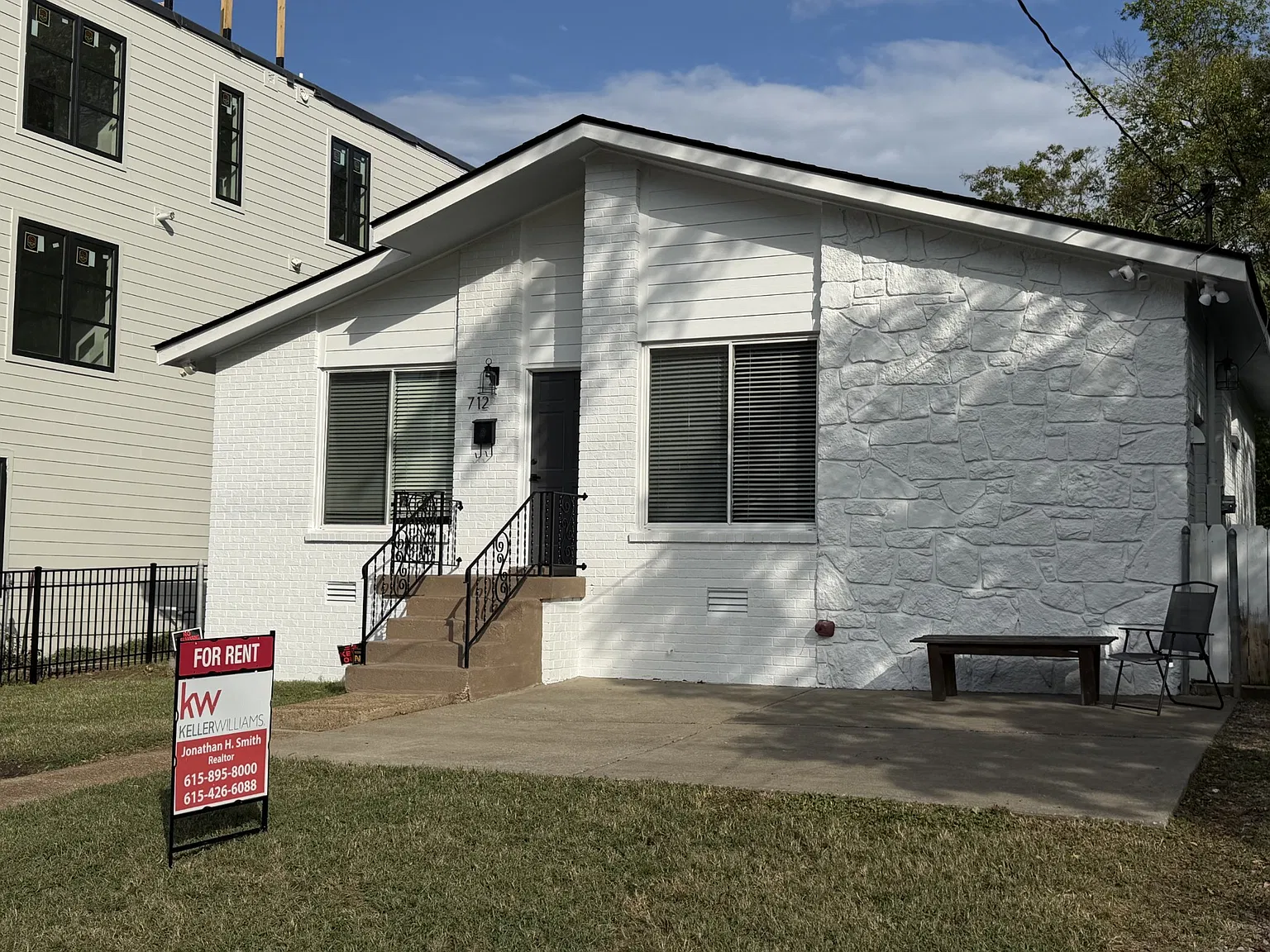 3 bed, 1.0 bath, 1022 sqft, $2,000 — Photo 2