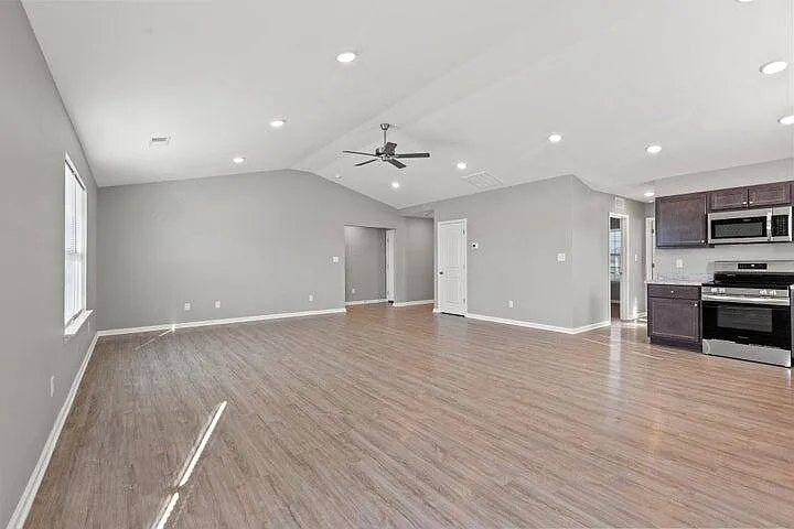 3 bed, 2.0 bath, 1625 sqft, $2,100 — Photo 4