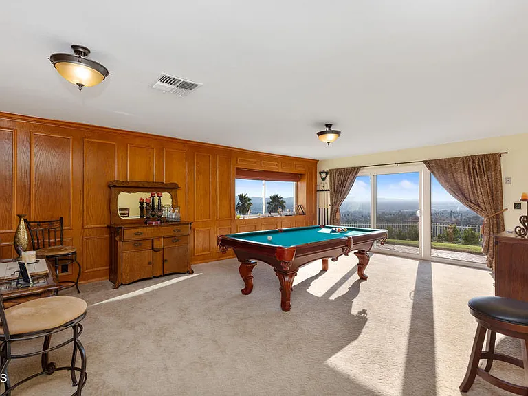 1234 E Tujunga Ave — Photo 45
