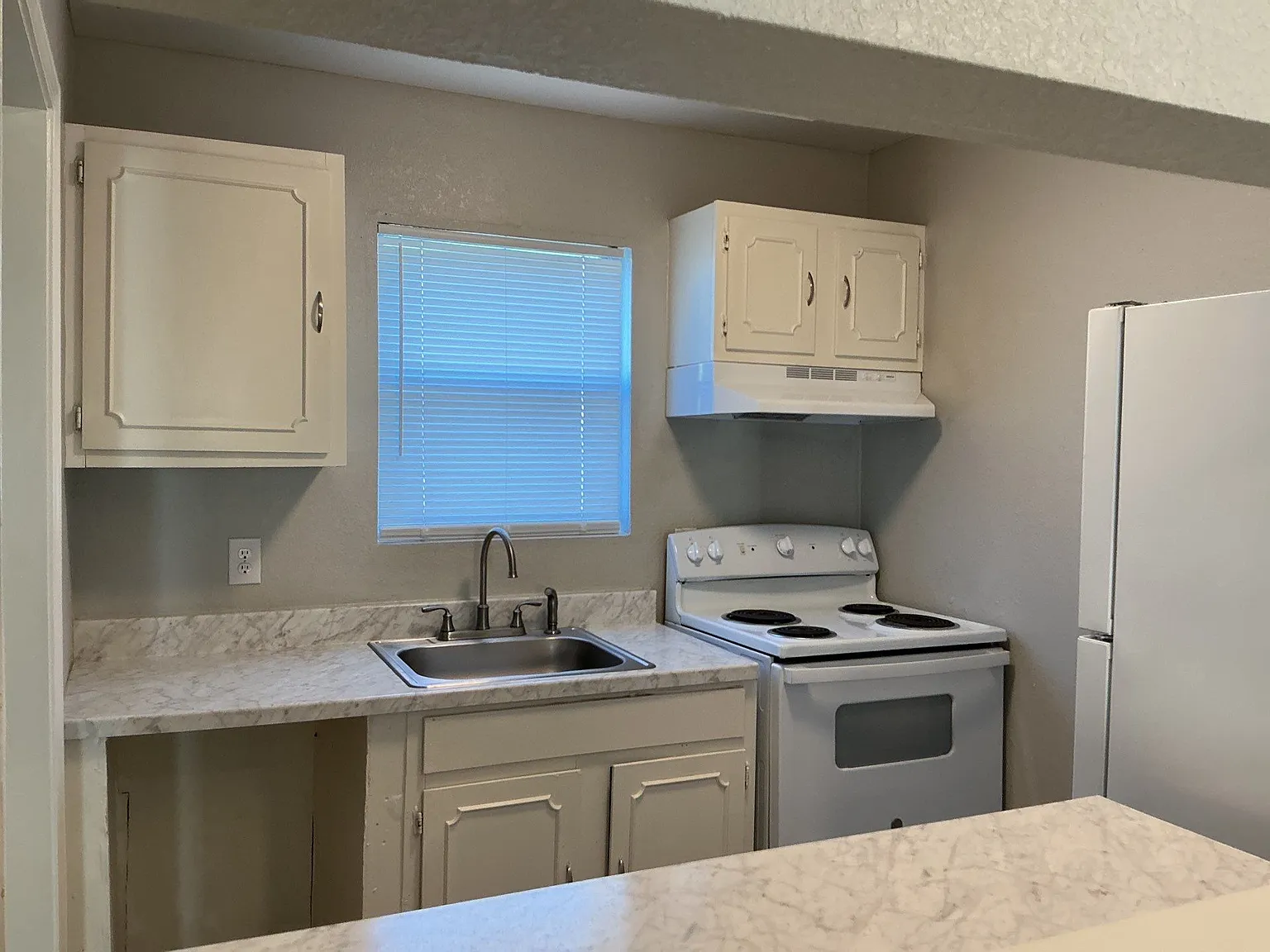 2 bed, 1.5 bath, 1044 sqft, $1,025 — Photo 2
