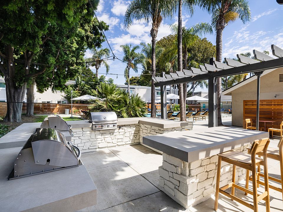 BBQ Area | Apartments in Huntington Beach, CA | The Breakwater Apartments