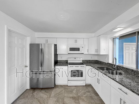 5th image of 1433 Covington Cir W