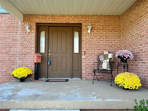 2nd image of 119 Cummins St
