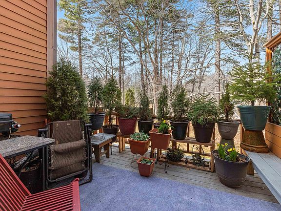 4th image of 8 Dunvegan Woods Drive #8