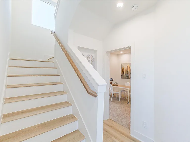 8323 Brecha Ln — Photo 6