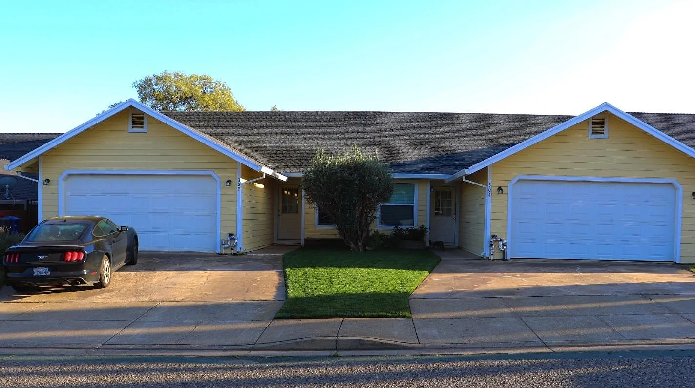 302 Westview Dr photo 1