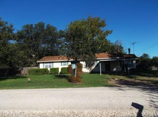 418 E Falls Rd, Lott, TX 76656