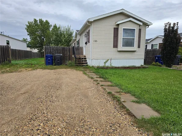 125 1st Avenue SW, Weyburn, SK S4H 2H9