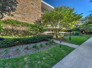 Clinton Court, Oak Park, IL 60302