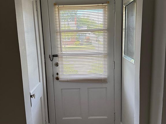 5th image of 232 Lotus St
