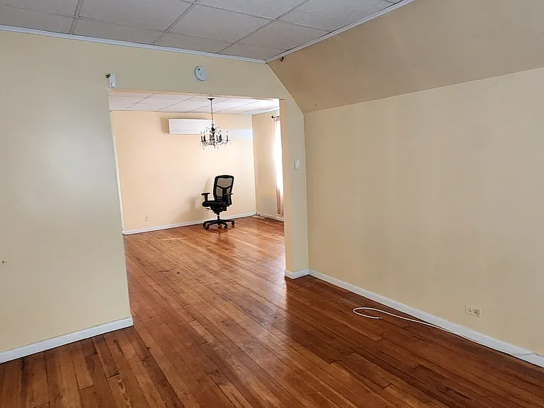 90 Rossiter Ave #2 — Photo 5