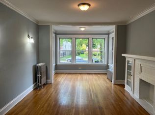 7033 N Ridge Blvd #1, Chicago, IL 60645