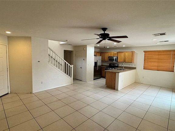 3rd image of 9967 Carrizo Springs Ave