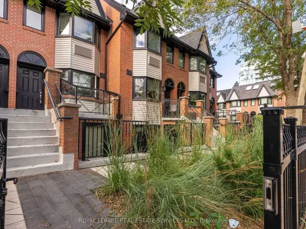578A Wellington St W, Toronto, ON M5V 2X5