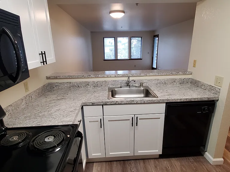 Portage Bay Apartments — Photo 32