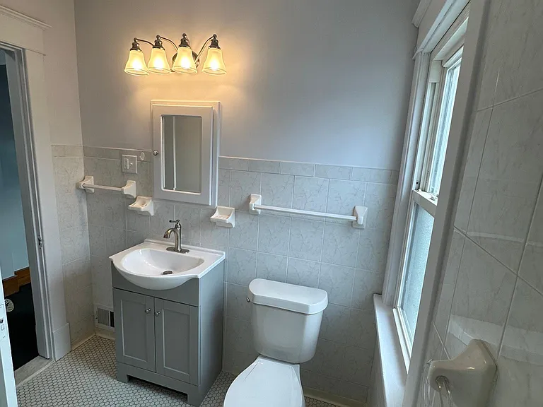 298 Nassau Ave #UPPER — Photo 10