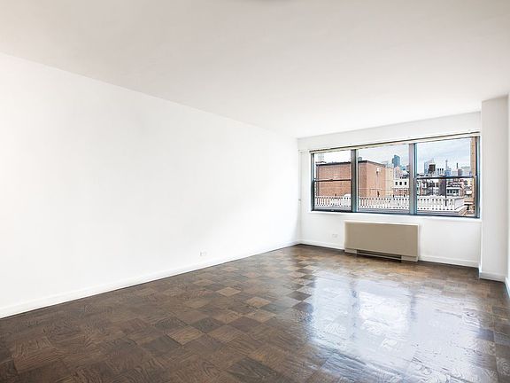 4th image of 10 W 15th St APT 1622