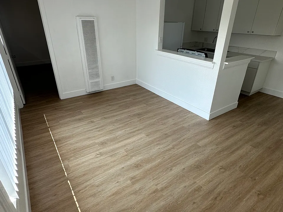 208 W Hoover Ave #8