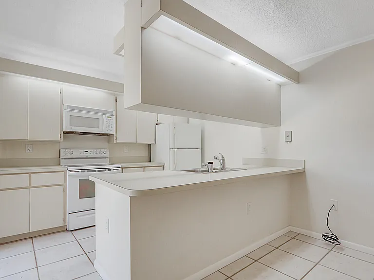 3026 30th Ct — Photo 5