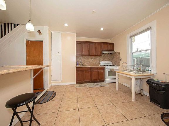 4th image of 8903 247th St