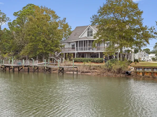 143 Ridgewood Dr, Pass Christian, MS 39571