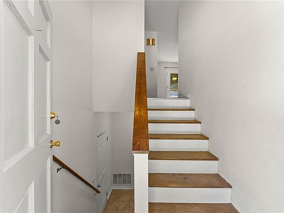 5th image of 1421 Northwood Cir