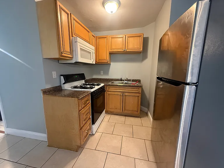 319 Admiral St #1L — Photo 1