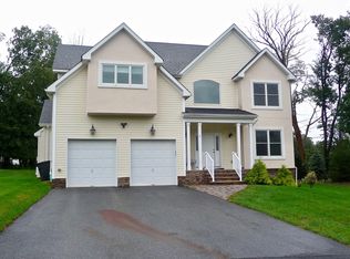 2 Normandy Ct, Warren, NJ 07059