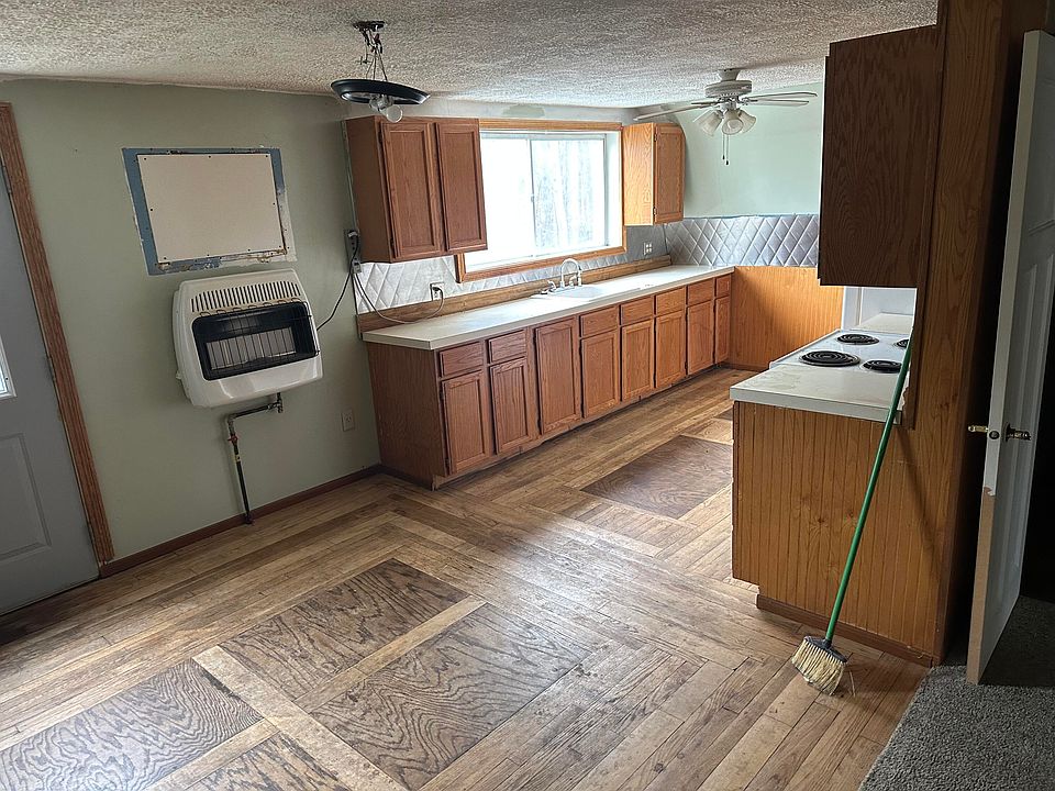 2nd image of 8494 Sunset Dr
