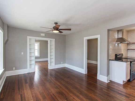 3rd image of 1030 W 45th St