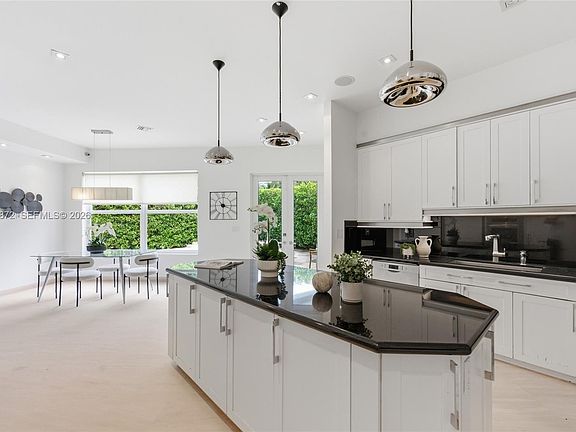 3rd image of 3752 NE 199th St
