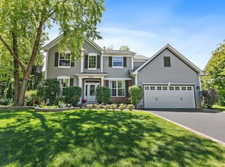 3908 Farmstead Rd, Carpentersville, IL 60110