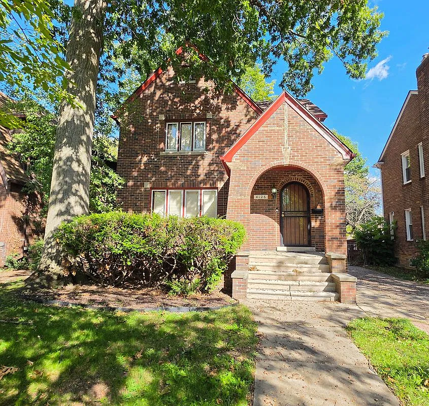 3 bed, 1.5 bath, 1809 sqft, $1,600 — Photo 1