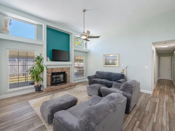 529 E Timberlake Dr, Mary Esther, FL 32569